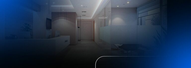 Interior moderno de escritório com parede de vidro