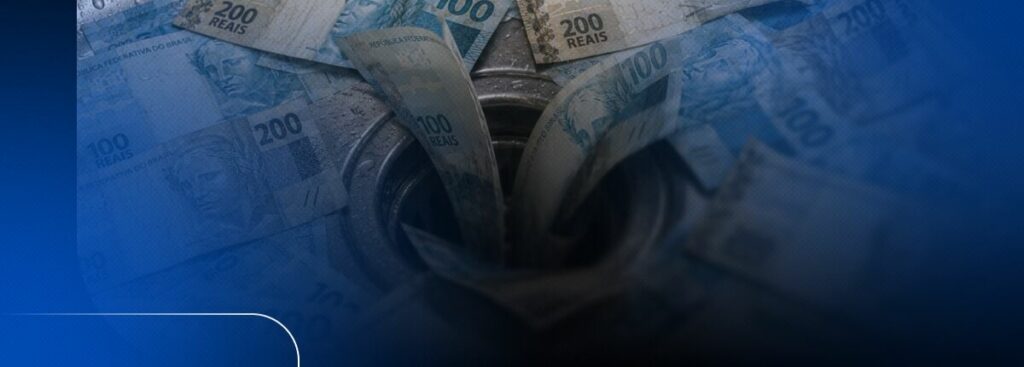 Notas de 200 reais perto de um ralo.
