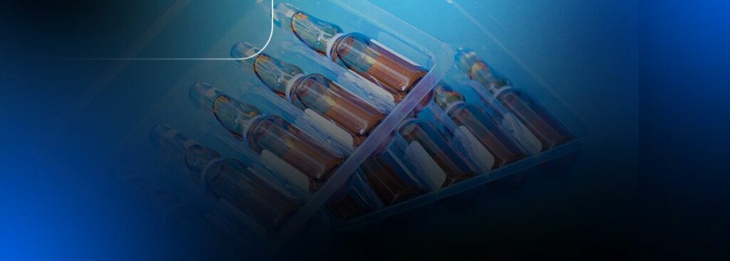 Ampolas de medicina em fundo azul